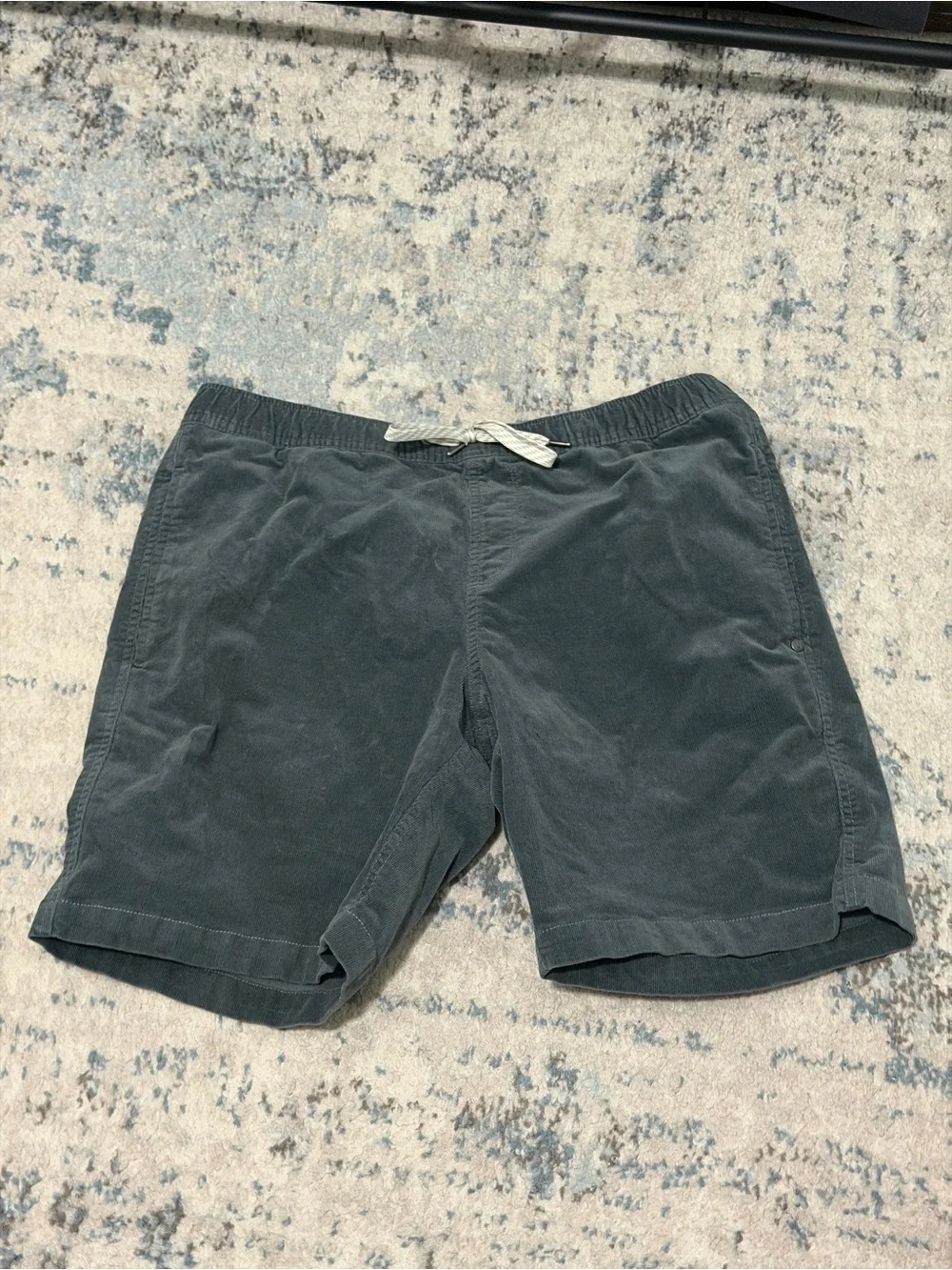Vuori Optimist Elastic Waist Short Size XL Charcoal Gray